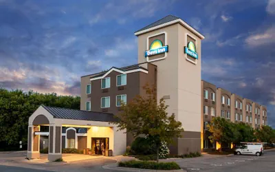 Photo 2 - Days Inn by Wyndham Eagan Minnesota Near Mall of America