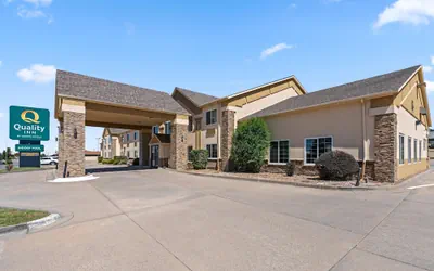 Photo 2 - Quality Inn Dodge City