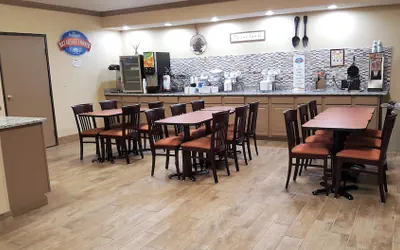 Photo 4 - Baymont by Wyndham Belleville Airport Area