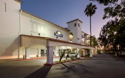 Photo 2 - Days Inn by Wyndham Buena Park