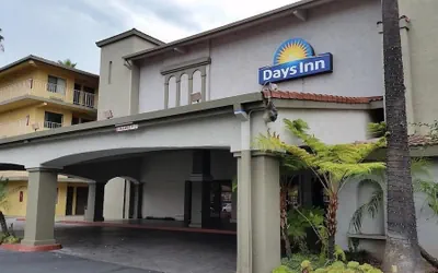 Photo 3 - Days Inn by Wyndham Buena Park