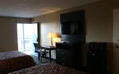 Photo 3 - Kings Inn Civic Center UAB