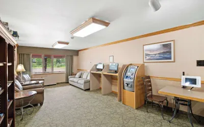 Photo 4 - Clarion Hotel & Suites Fairbanks near Ft. Wainwright