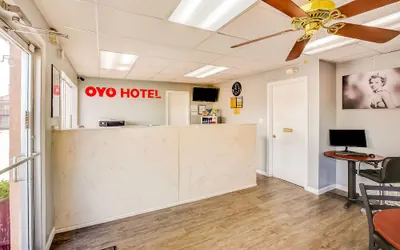 Photo 2 - OYO Hotel Texarkana North Heights AR Hwy I-30