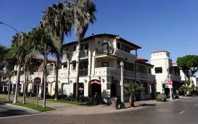 Photo 2 - Balboa Inn, On the Beach