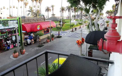 Photo 4 - Balboa Inn, On the Beach