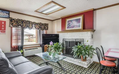 Photo 3 - Econo Lodge Cameron