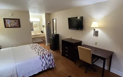 Photo 5 - Red Roof Inn Tifton