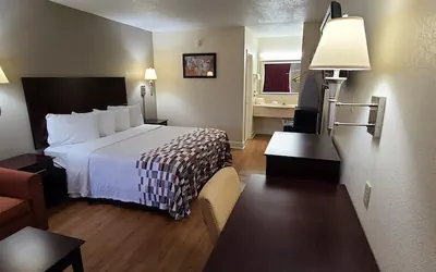 Photo 2 - Red Roof Inn Tifton