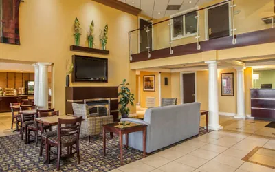 Photo 4 - Quality Inn and Suites St Charles - West Chicago