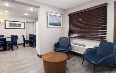 Photo 3 - Days Inn & Suites by Wyndham Kokomo
