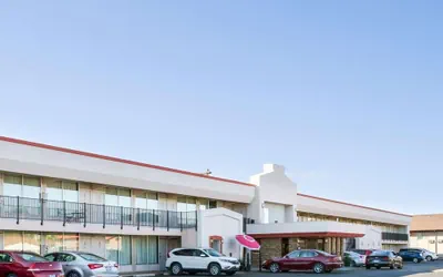 Photo 2 - Econo Lodge Wall