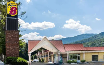Photo 2 - Super 8 by Wyndham Caryville TN