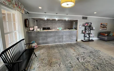 Photo 4 - Sunday House Inn and Suites