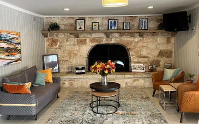 Photo 3 - Sunday House Inn and Suites
