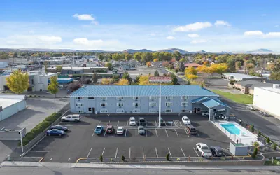 Photo 2 - Kennewick Inn & Suites Tri Cities