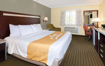 Photo 4 - Days Inn by Wyndham Nanuet / Spring Valley