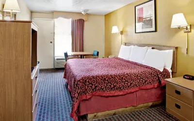 Photo 4 - Days Inn by Wyndham Knoxville West