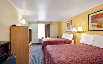 Photo 5 - Days Inn by Wyndham Knoxville West