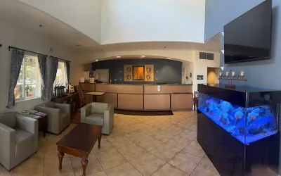 Photo 5 - Lamplighter Inn & Suites