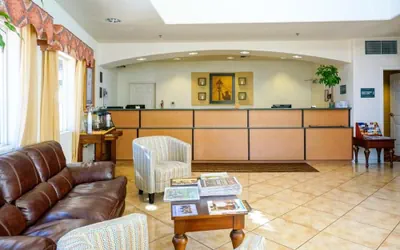 Photo 4 - Lamplighter Inn & Suites