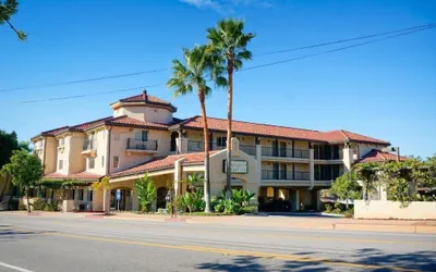 Photo 2 - Lamplighter Inn & Suites