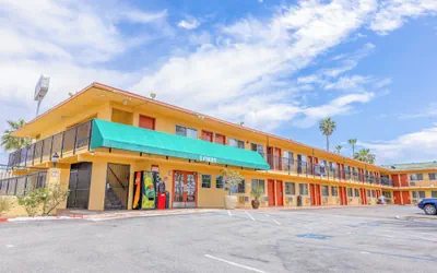 Hotel Avenida - Oceanside Camp Pendleton