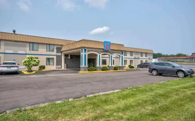 Photo 2 - Motel 6 Springfield, OH