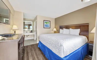 Photo 5 - Executive Inn Hotel