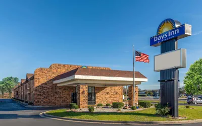 Photo 2 - Days Inn by Wyndham Anderson IN
