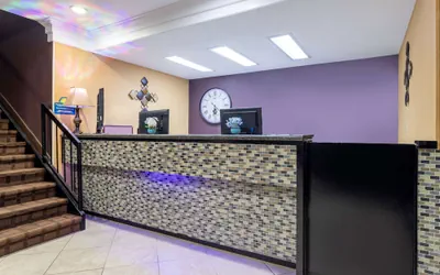 Photo 3 - Days Inn by Wyndham Anderson IN