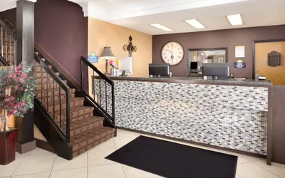 Photo 4 - Days Inn by Wyndham Anderson IN