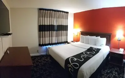 Photo 5 - Ramada by Wyndham Oceanside