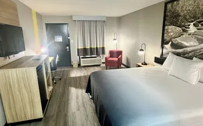 Photo 4 - Super 8 by Wyndham Manchester TN