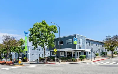 Photo 2 - SureStay Hotel by Best Western Santa Monica