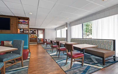 Photo 3 - Hampton Inn Charleston/Mount Pleasant-Patriots Point