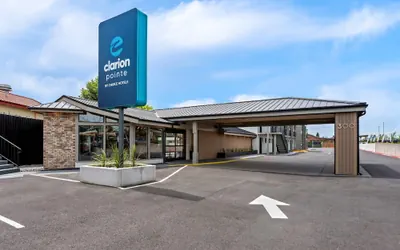 Photo 2 - Clarion Pointe Mount Vernon - Burlington