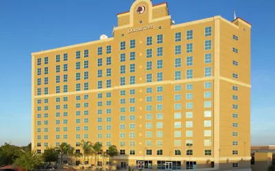 Photo 2 - DoubleTree by Hilton Hotel Modesto