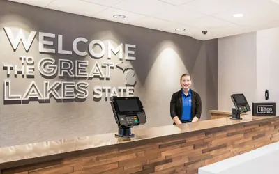 Photo 2 - Hampton Inn & Suites Houghton