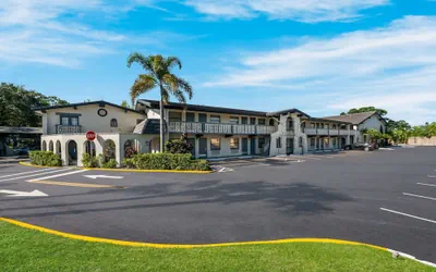 Photo 2 - Quality Inn & Suites Altamonte Springs Orlando-North