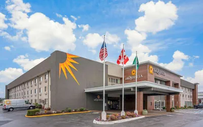 Photo 2 - La Quinta Inn & Suites by Wyndham Seattle Federal Way