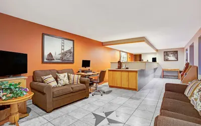 Photo 3 - Super 8 by Wyndham Albany/Corvallis