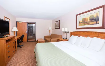 Photo 5 - Ramada Tropics Resort & Conf Center by Wyndham Des Moines