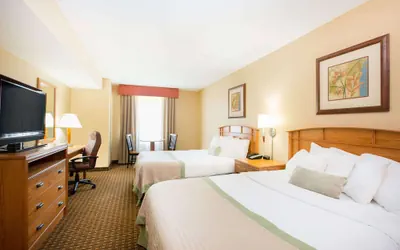 Photo 4 - Ramada Tropics Resort & Conf Center by Wyndham Des Moines