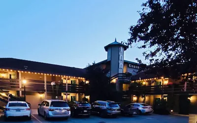 Photo 2 - Coachman Inn & Suites