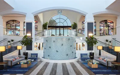 Photo 5 - The Waterfront Beach Resort, A Hilton Hotel