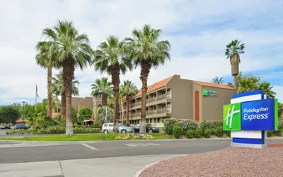 Photo 2 - Holiday Inn Express Palm-Desert by IHG