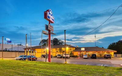 Photo 2 - Executive Inn & Suites