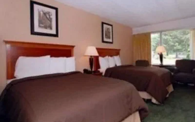 Photo 4 - Newburgh Inn