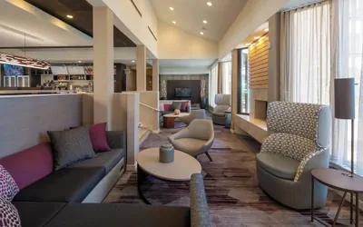 Photo 3 - Courtyard by Marriott Memphis East/Park Avenue